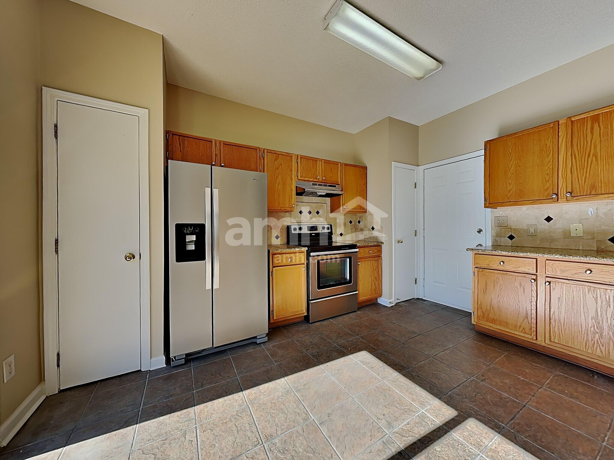 Building Photo - 136 N Honey Springs Ave