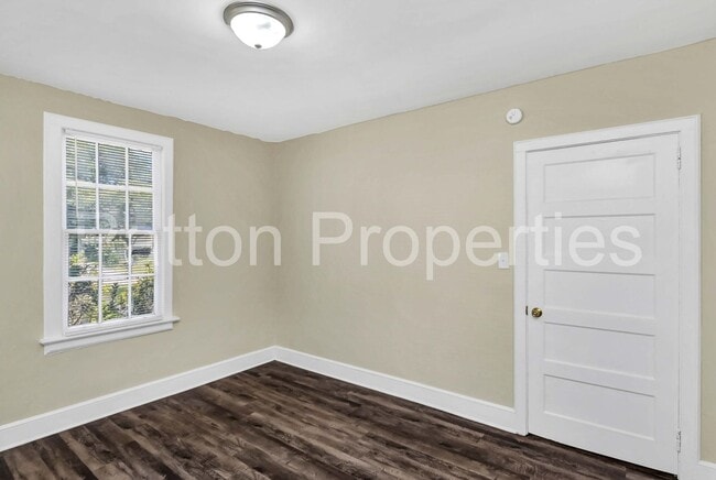 Building Photo - College Place Home