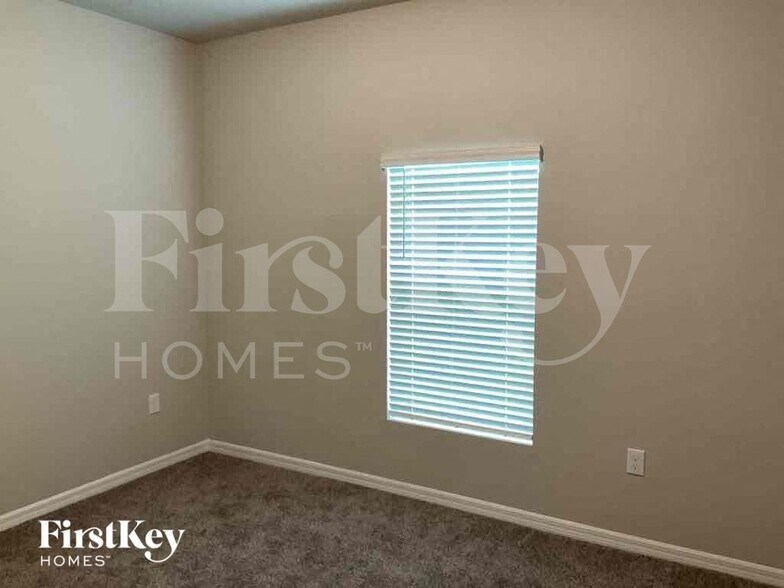 Building Photo - 2216 NW 18th Terrace