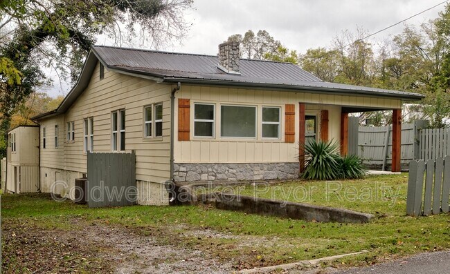 Building Photo - 65 Nason St