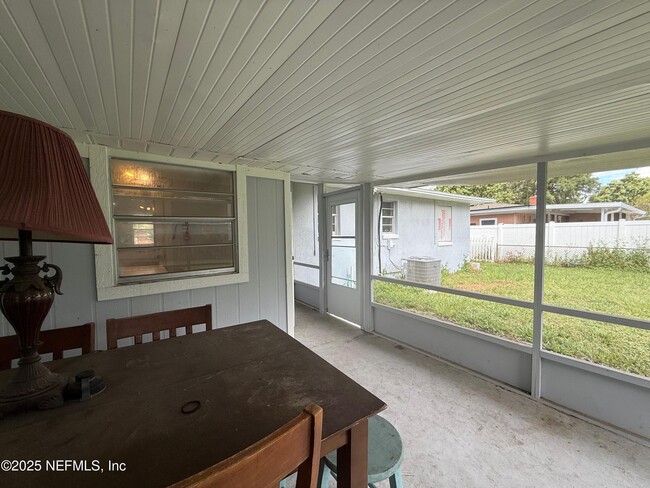 Building Photo - 1909 Layton Rd