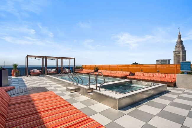 Building Photo - Skyline 776