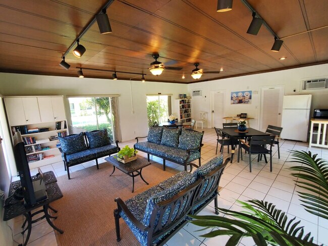 Building Photo - 1481 S Ocean Blvd