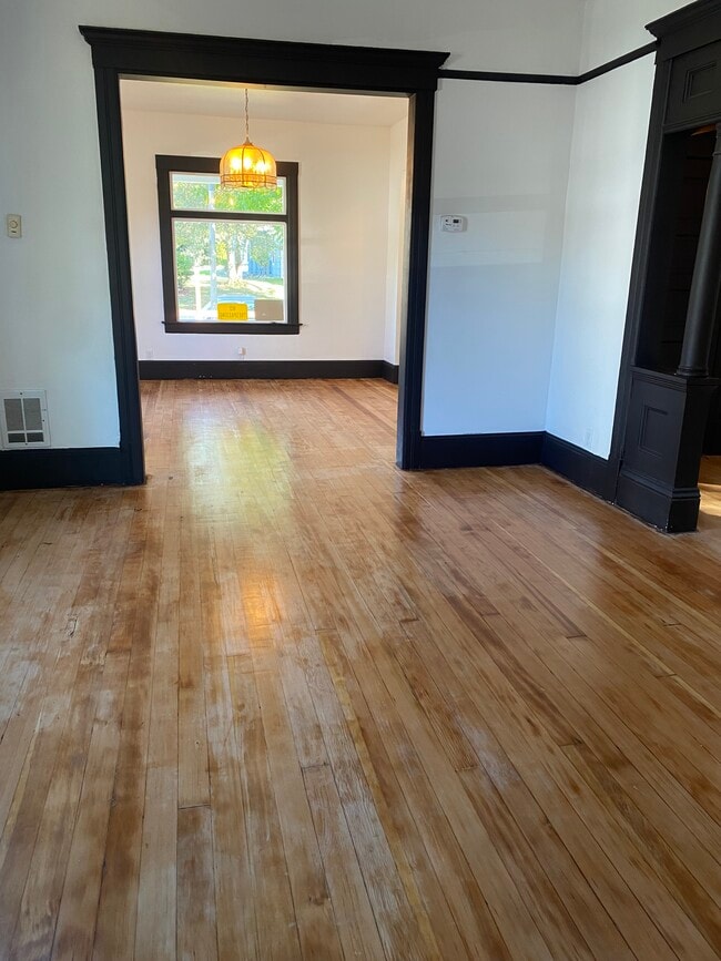 Building Photo - 802 S Trafton St