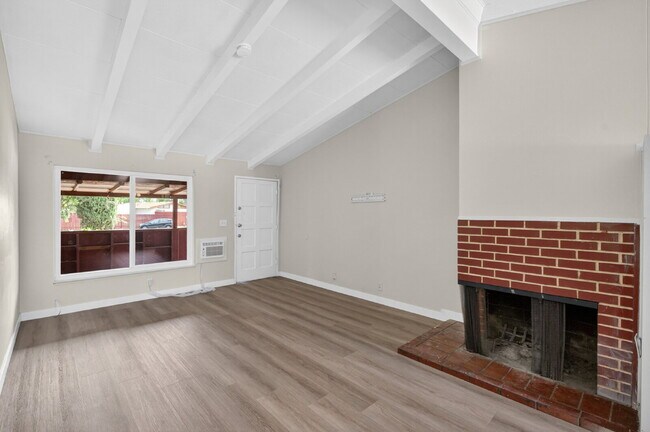 Building Photo - Charming 3-Bed Gem in Sacramento
