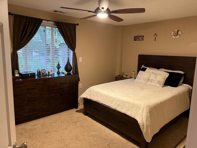 Building Photo - 15 Bourbon St