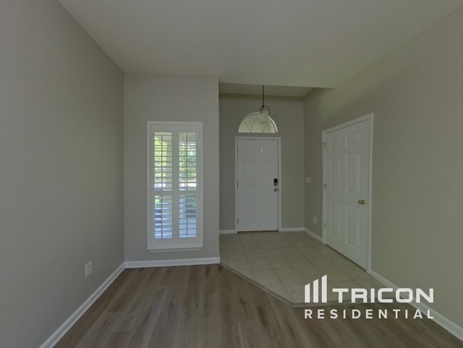 Building Photo - 582 Summer Breeze Dr N
