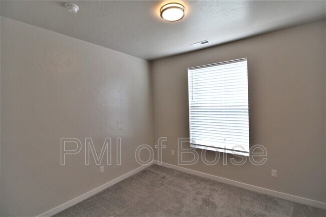Building Photo - 3098 W Everest St