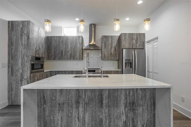 Building Photo - 2700 N Myrtle Ave