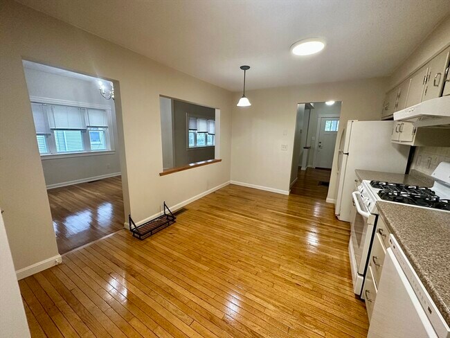 Building Photo - 111 Magoun Ave