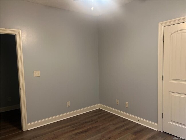 Building Photo - 730 Kingsley Dr