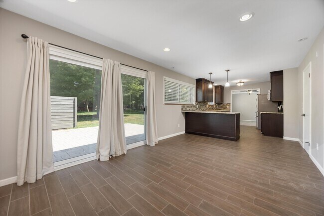 Building Photo - 4790 Belzair Dr