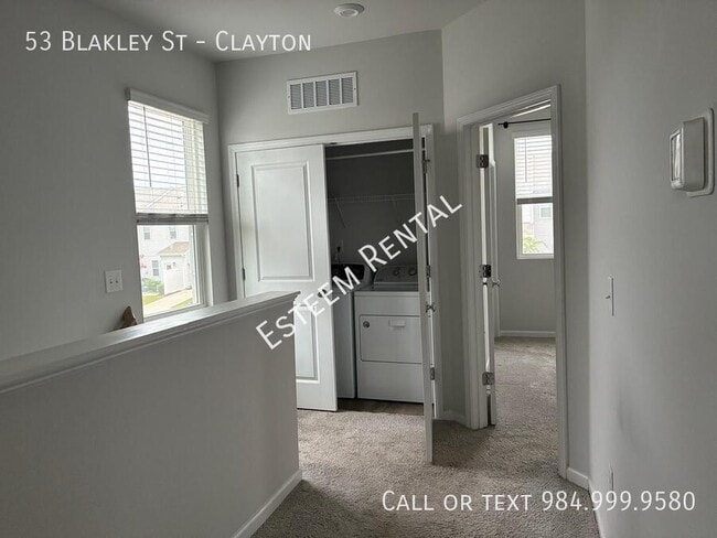 Building Photo - 53 Blakely St