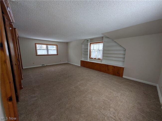 Building Photo - 703 Avondale St