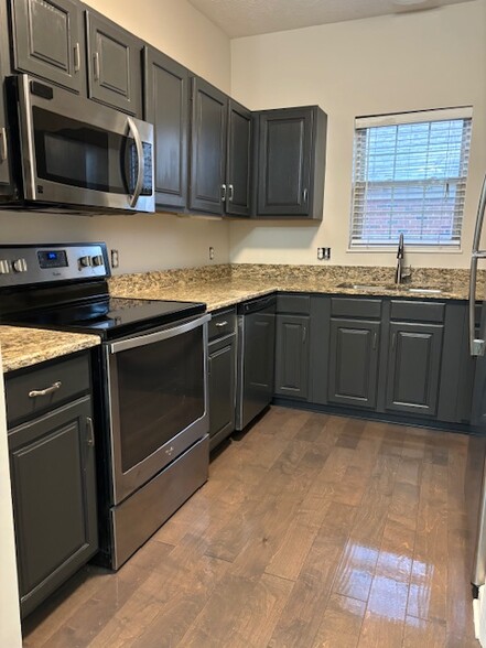 New Granite Countertops, Stainless Steel Appliances - 4805 Lyons View Pike