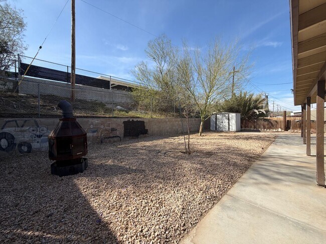 Building Photo - 3 Bedroom 2 Bathroom House with Central A/C , 2 Car Garage and Beautiful Backyard with Covered Patio