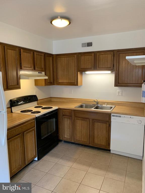 Building Photo - 13749 Avonshire Dr