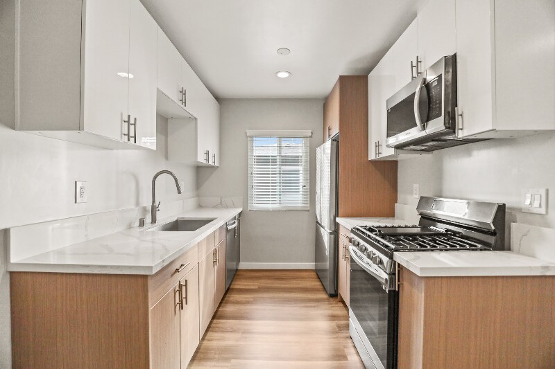 Building Photo - 1352 W 36th St
