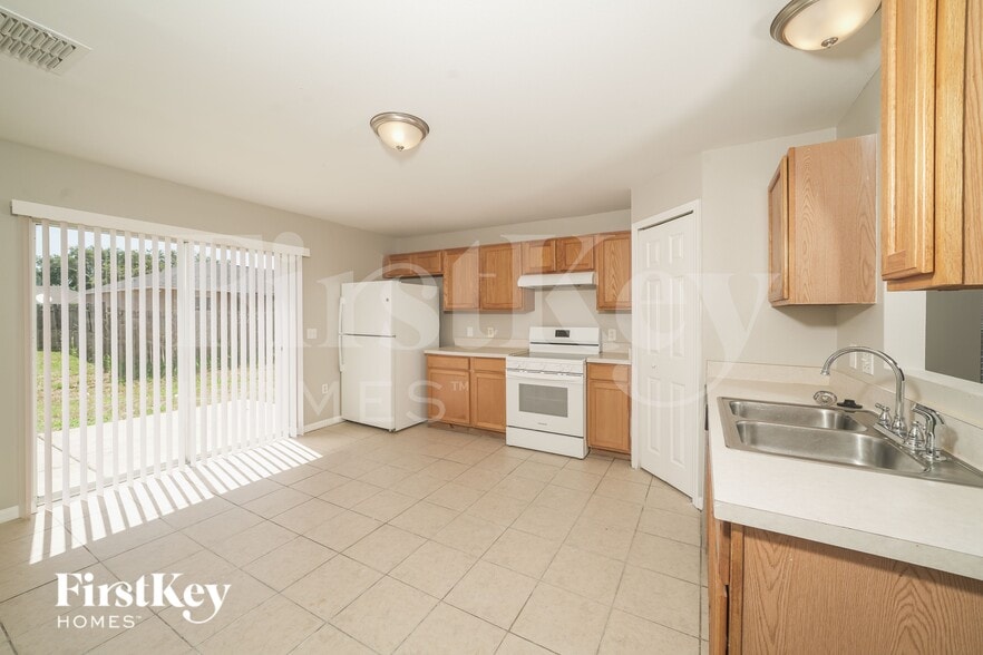 Building Photo - 3638 Queens Cove Blvd