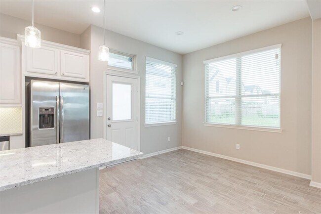 Building Photo - 5550 Sallow Bay Ln