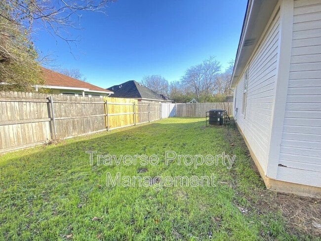 Building Photo - 5125 Sunshine Dr