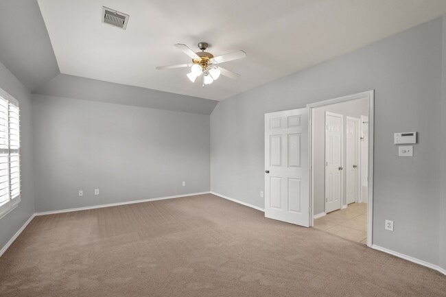 Building Photo - 5314 Schuler St