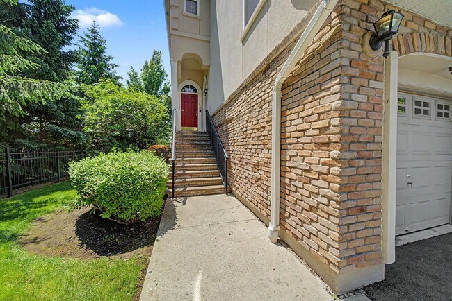 Building Photo - 180 Blue Heron Dr