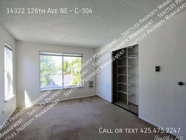 Building Photo - Top Floor 2 Bedroom Condo- with Vaulted Ce...