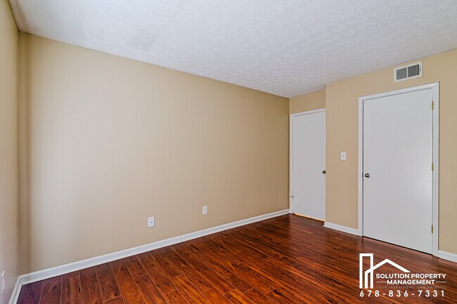 Building Photo - 1808 Augusta Dr