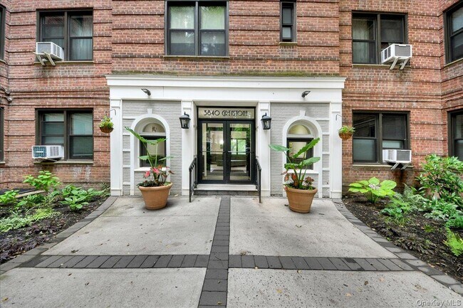 Building Photo - 3840 Greystone Ave
