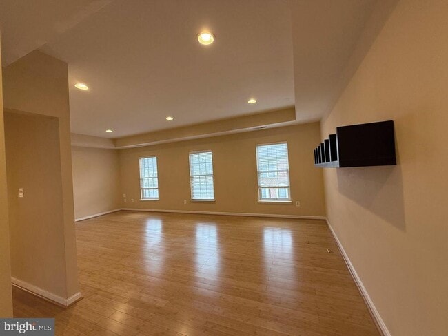 Building Photo - 22949 Fanshaw Square