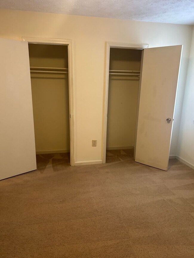 Building Photo - Campus View Apt-Walking Distance to UGA!