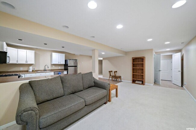 Building Photo - 2 Bedroom Basement Unit in Eagle Mountain!