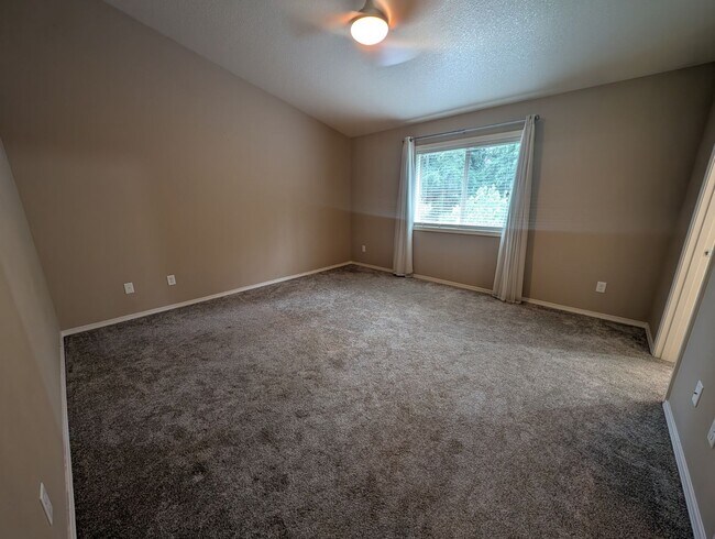Building Photo - 7302 Hayworth Ave NE
