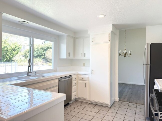 Building Photo - La Costa Charmer w/ Large Yard and Pool!