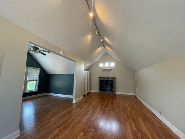 Building Photo - 3310 Holmes Ave