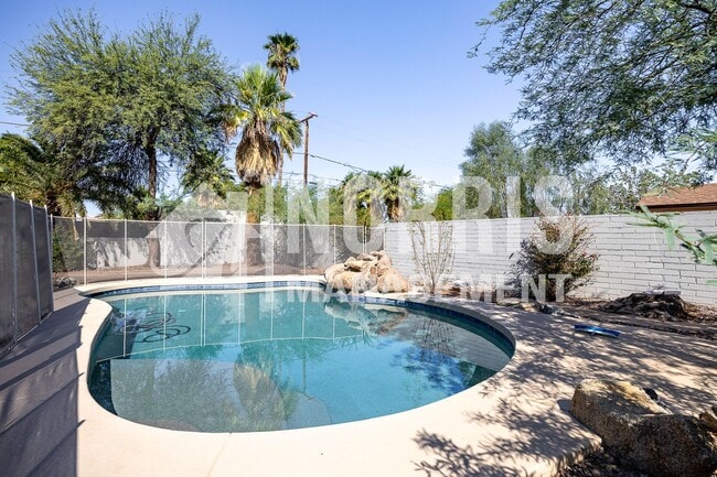 Building Photo - Amazing Home with a Pool and NO HOA