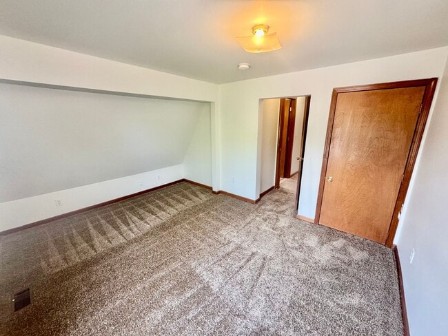 Building Photo - 304