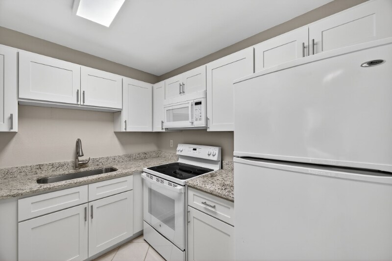 Building Photo - 607 S Westland Ave