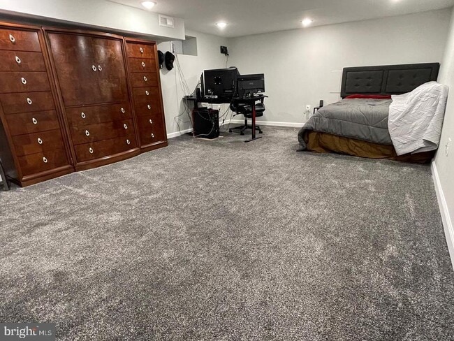 Building Photo - 250 W Bridge St