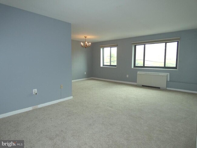 Building Photo - 1300 S Arlington Ridge Rd