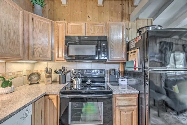 Building Photo - 110 Pippin St