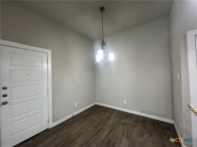 Building Photo - 1119 Creekside Orchard