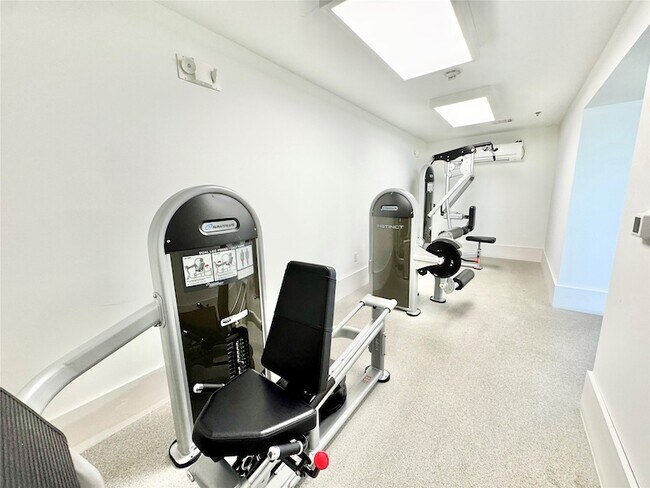 Building Photo - 2102 Mechanic St