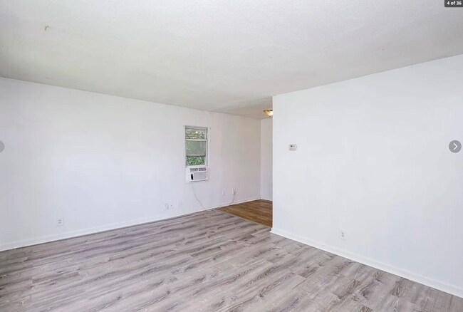 Building Photo - 1738 N Poplar Ave