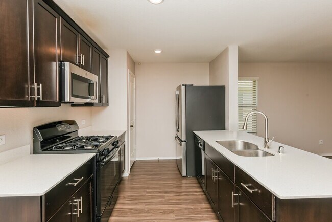 Building Photo - 412 Blue Crow Ln