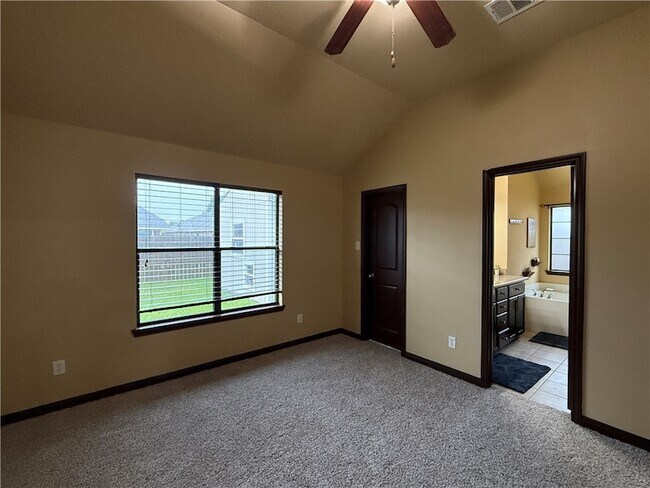 Building Photo - 2023 Turning Leaf Dr