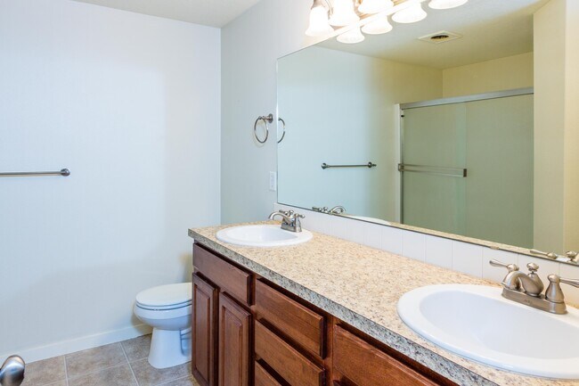 Building Photo - 3 bedroom 2.5 Bath with Fenced Back Yard - Pet Friendly