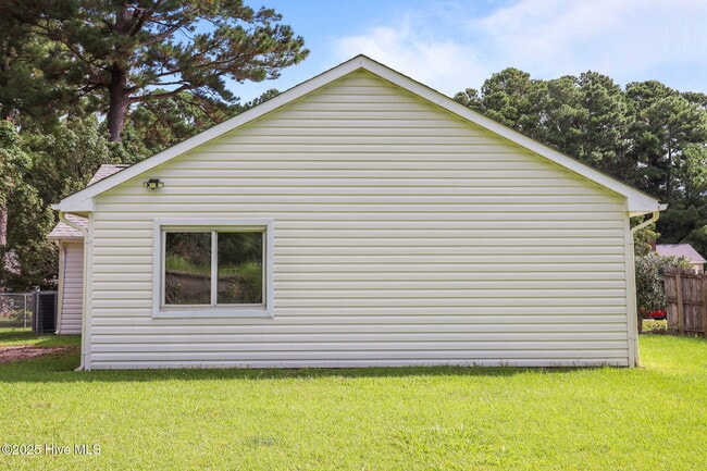 Building Photo - 105 Wedgewood Dr