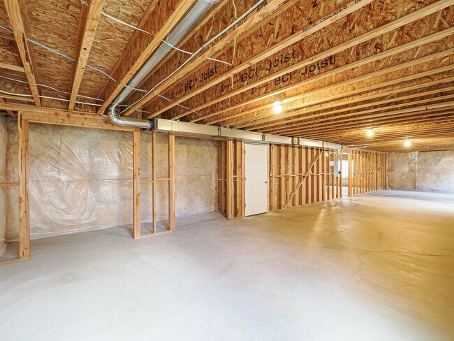Building Photo - 662 W Charlotte St